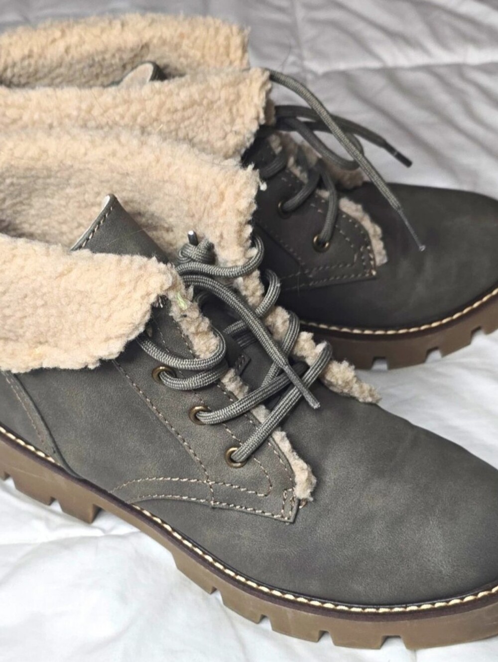 Sonoma Women’s 8 Gray Ankle Bootie Lace-Up Faux Leather Faux Fur Lined NEW